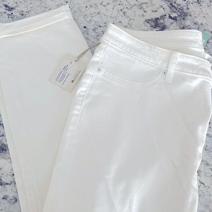 Cropped white pants